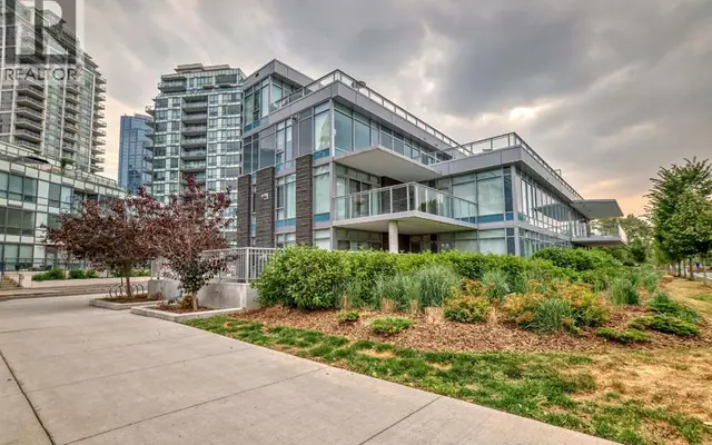 102, 88 Waterfront Mews SW, Chinatown — Condo for sale