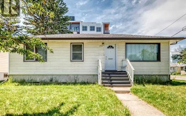 1701 32 Street SW, Shaganappi — House for sale