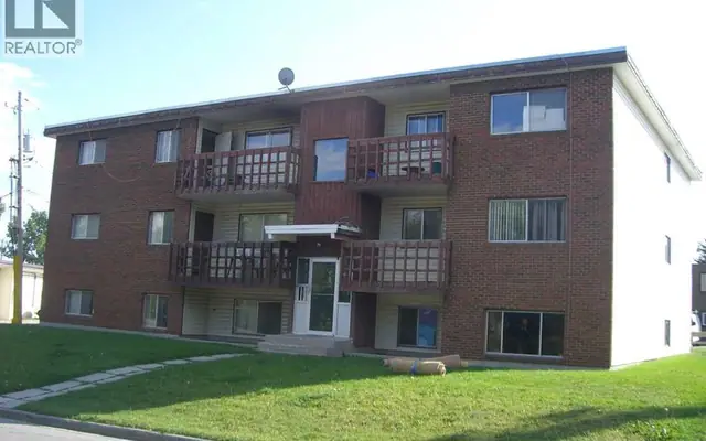 733 44 Avenue NW, Highwood — Multi-Family for sale