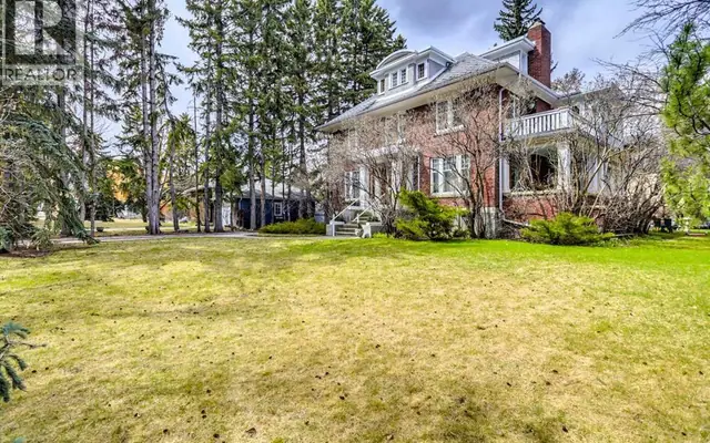 916 Durham Avenue SW, Upper Mount Royal — House for sale