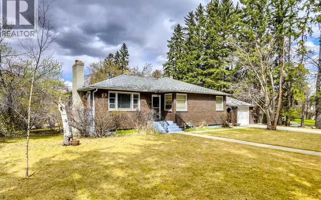 928 Durham Avenue SW, Upper Mount Royal — House for sale
